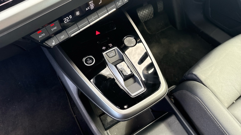 Audi Q4 e-tron 210kW 45 Quattro 82kWh Sport 5dr Auto [Leather] Electric Estate - Image 13