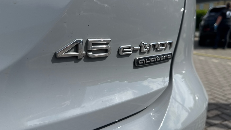 Audi Q4 e-tron 210kW 45 Quattro 82kWh Sport 5dr Auto [Leather] Electric Estate - Image 25