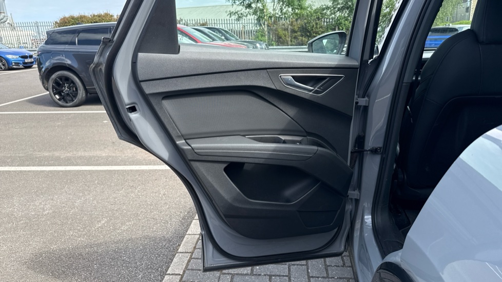 Audi Q4 e-tron 210kW 45 Quattro 82kWh Sport 5dr Auto [Leather] Electric Estate - Image 27
