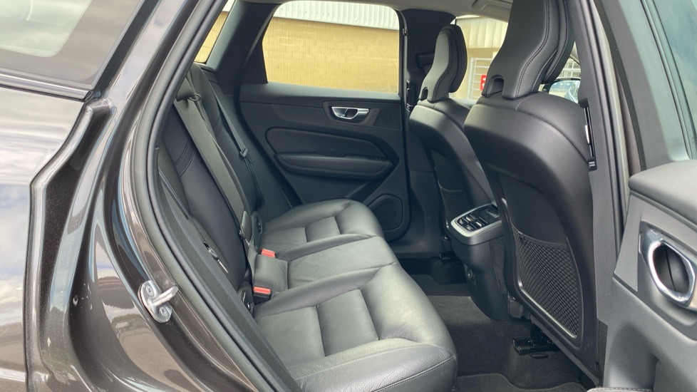 Volvo XC60 2.0 B5P Plus Dark 5dr AWD Geartronic Petrol Estate - Image 7