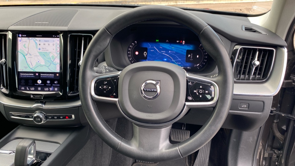 Volvo XC60 2.0 B5P Plus Dark 5dr AWD Geartronic Petrol Estate - Image 11