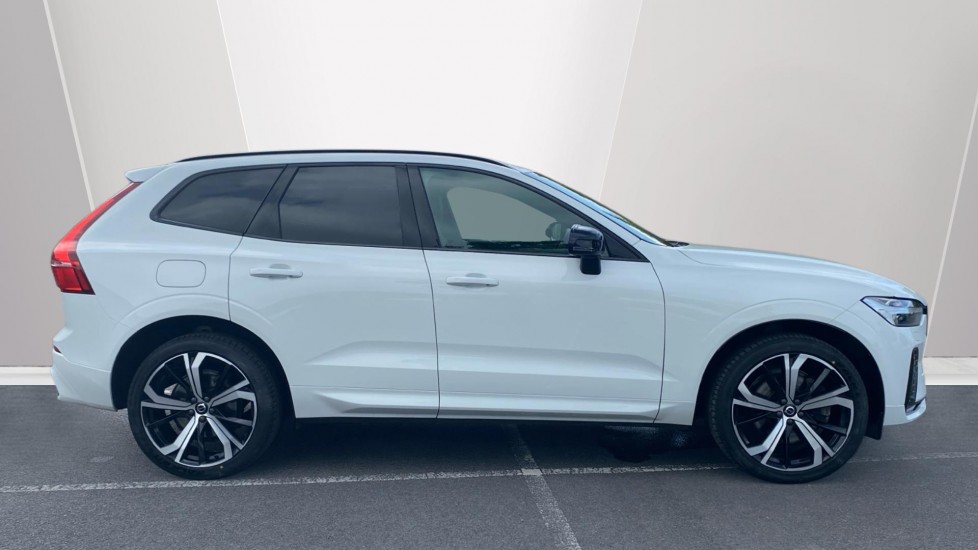 Volvo XC60 2.0 B4D R DESIGN 5dr AWD Geartronic Diesel Estate - Image 3