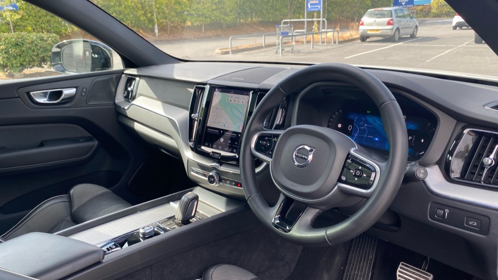 Volvo XC60 2.0 B4D R DESIGN 5dr AWD Geartronic Diesel Estate - Image 5