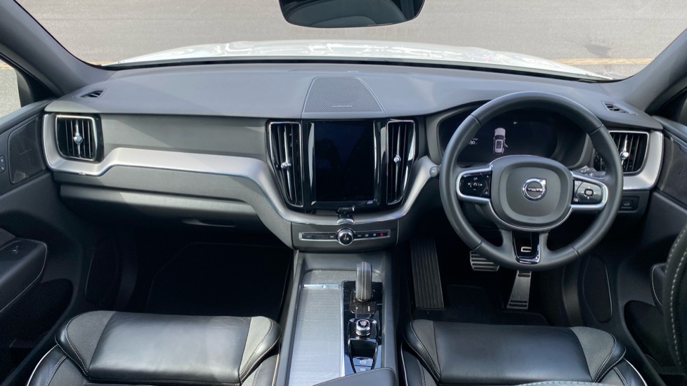 Volvo XC60 2.0 B4D R DESIGN 5dr AWD Geartronic Diesel Estate - Image 6