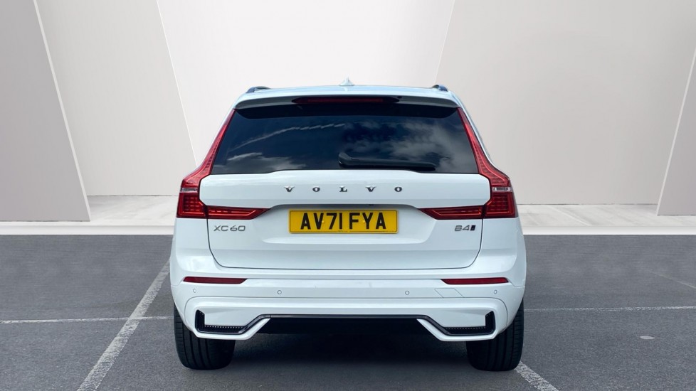 Volvo XC60 2.0 B4D R DESIGN 5dr AWD Geartronic Diesel Estate - Image 8