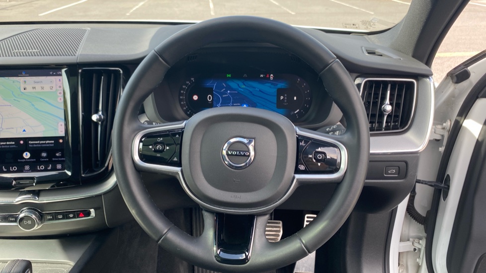 Volvo XC60 2.0 B4D R DESIGN 5dr AWD Geartronic Diesel Estate - Image 11