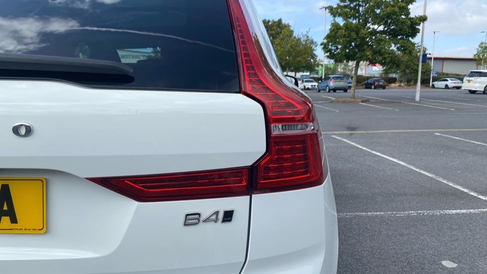Volvo XC60 2.0 B4D R DESIGN 5dr AWD Geartronic Diesel Estate - Image 41