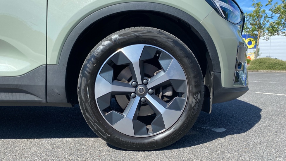 Volvo XC40 2.0 B3P Plus Dark 5dr Auto Petrol Estate - Image 9