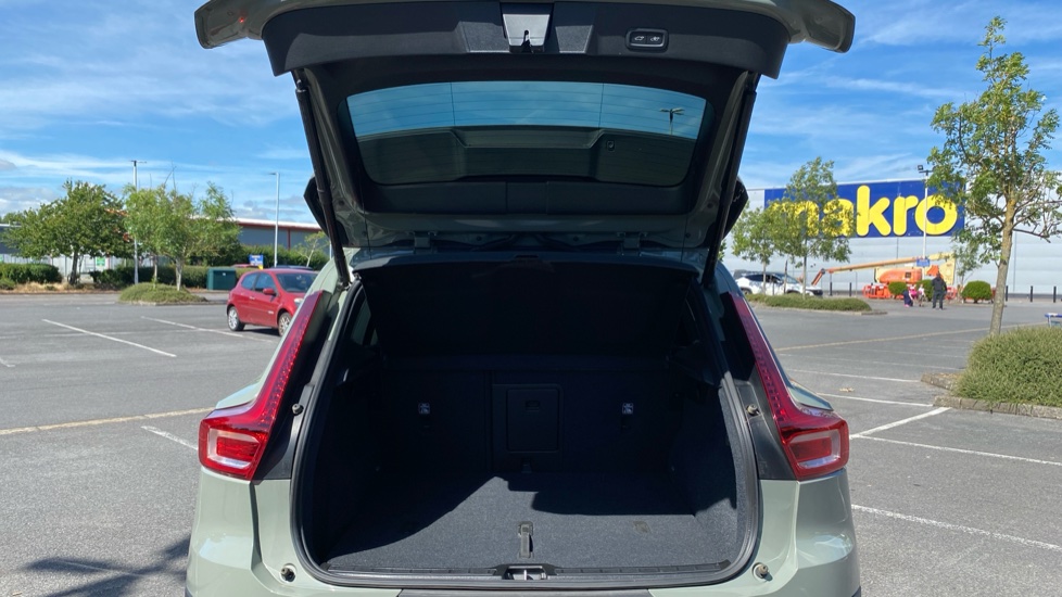 Volvo XC40 2.0 B3P Plus Dark 5dr Auto Petrol Estate - Image 13