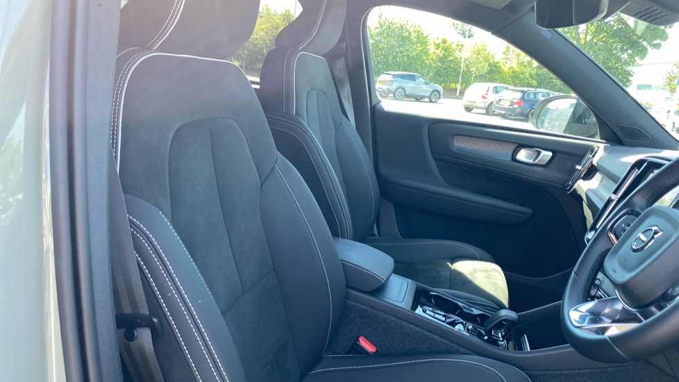 Volvo XC40 2.0 B3P Plus Dark 5dr Auto Petrol Estate - Image 35