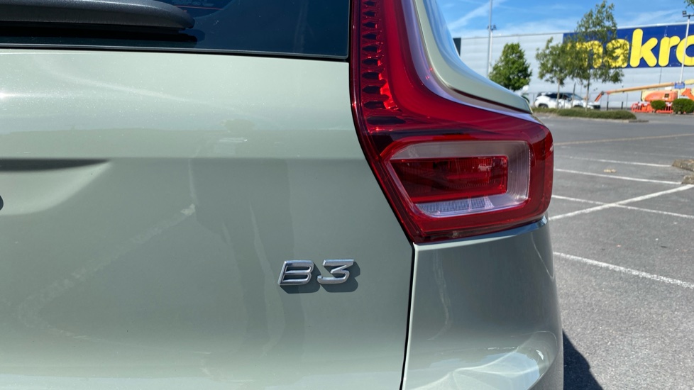 Volvo XC40 2.0 B3P Plus Dark 5dr Auto Petrol Estate - Image 41
