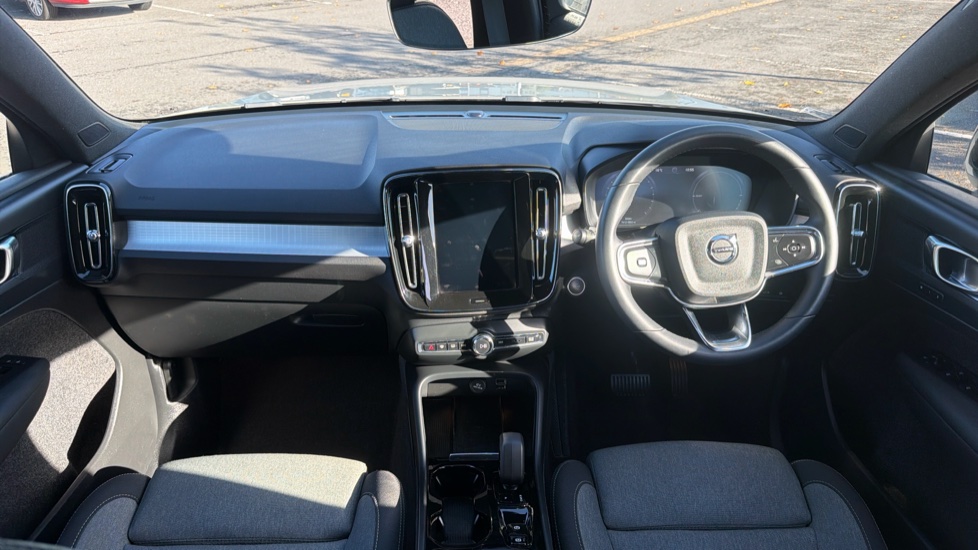 Volvo XC40 1.5 T4 Recharge PHEV Plus Dark 5dr Auto Estate - Image 6