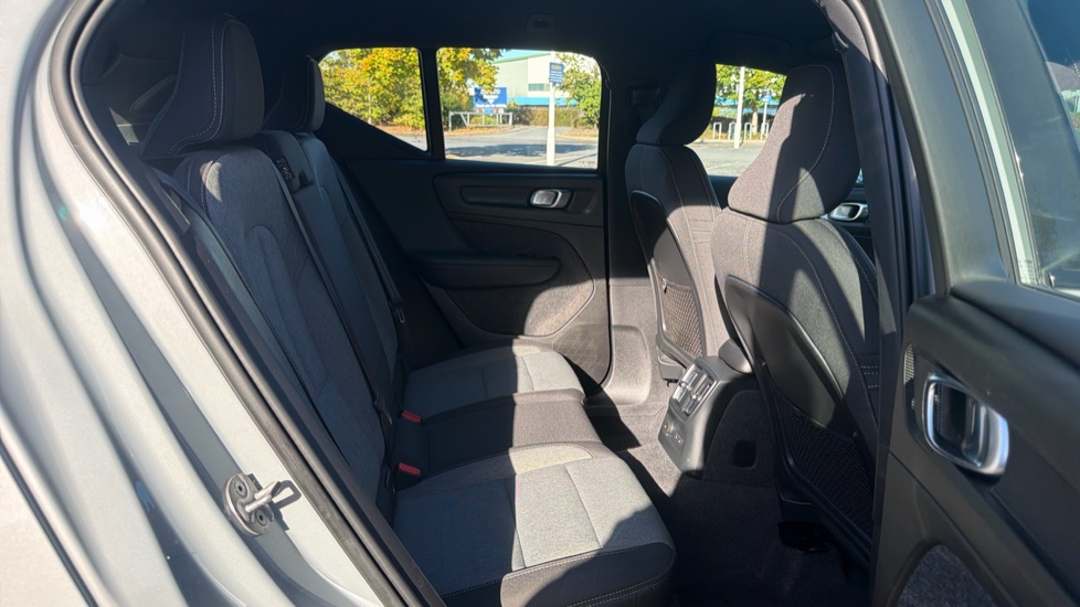 Volvo XC40 1.5 T4 Recharge PHEV Plus Dark 5dr Auto Estate - Image 7