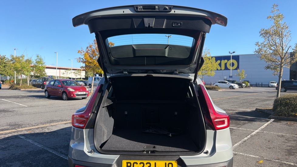 Volvo XC40 1.5 T4 Recharge PHEV Plus Dark 5dr Auto Estate - Image 14