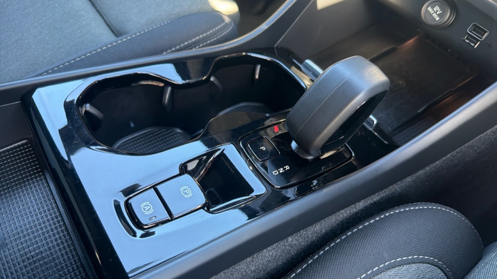 Volvo XC40 1.5 T4 Recharge PHEV Plus Dark 5dr Auto Estate - Image 26