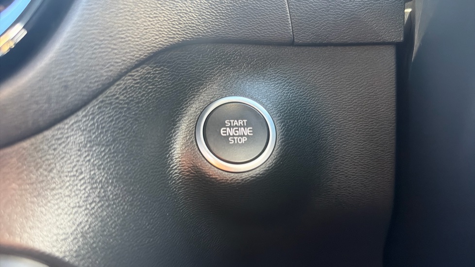 Volvo XC40 1.5 T4 Recharge PHEV Plus Dark 5dr Auto Estate - Image 27