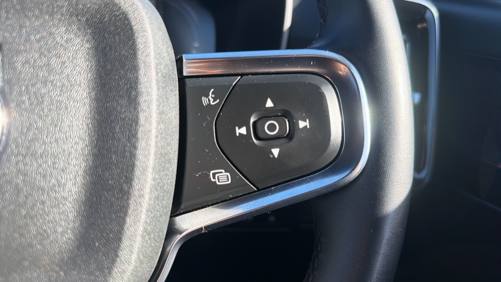 Volvo XC40 1.5 T4 Recharge PHEV Plus Dark 5dr Auto Estate - Image 31