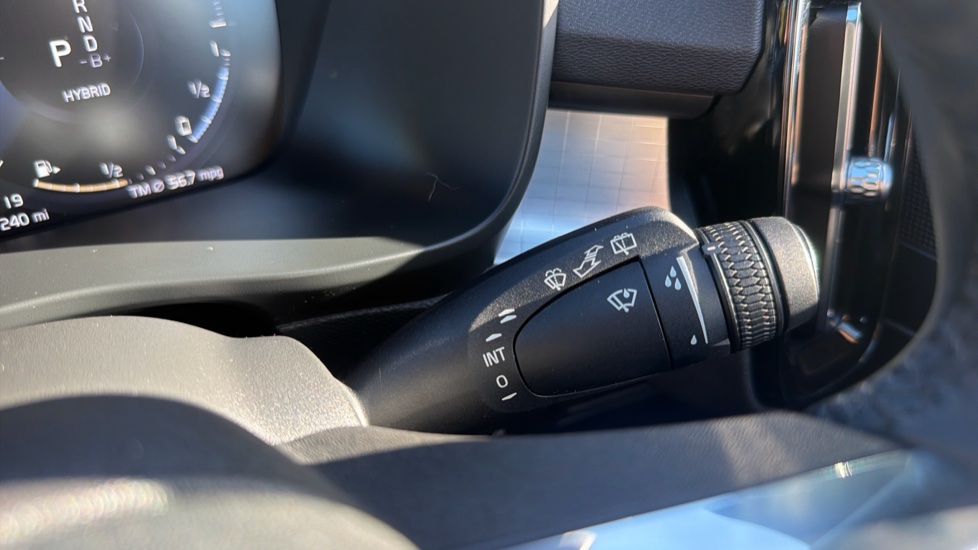 Volvo XC40 1.5 T4 Recharge PHEV Plus Dark 5dr Auto Estate - Image 32