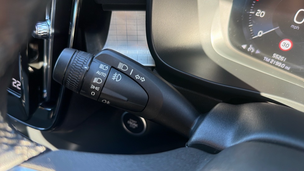 Volvo XC40 1.5 T4 Recharge PHEV Plus Dark 5dr Auto Estate - Image 33