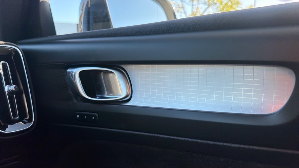 Volvo XC40 1.5 T4 Recharge PHEV Plus Dark 5dr Auto Estate - Image 34