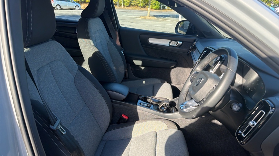 Volvo XC40 1.5 T4 Recharge PHEV Plus Dark 5dr Auto Estate - Image 38