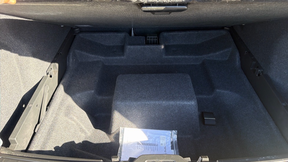 Volvo XC40 1.5 T4 Recharge PHEV Plus Dark 5dr Auto Estate - Image 41