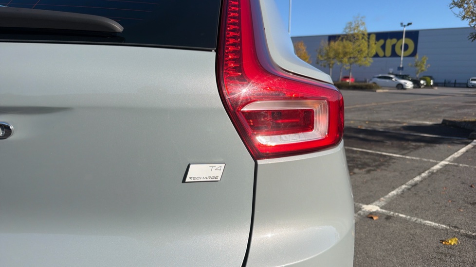Volvo XC40 1.5 T4 Recharge PHEV Plus Dark 5dr Auto Estate - Image 43