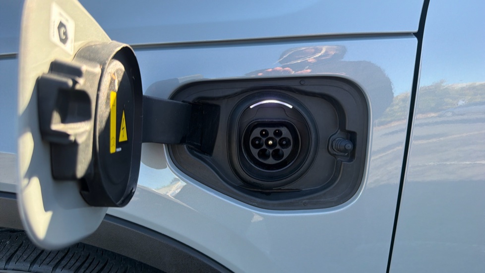 Volvo XC40 1.5 T4 Recharge PHEV Plus Dark 5dr Auto Estate - Image 45
