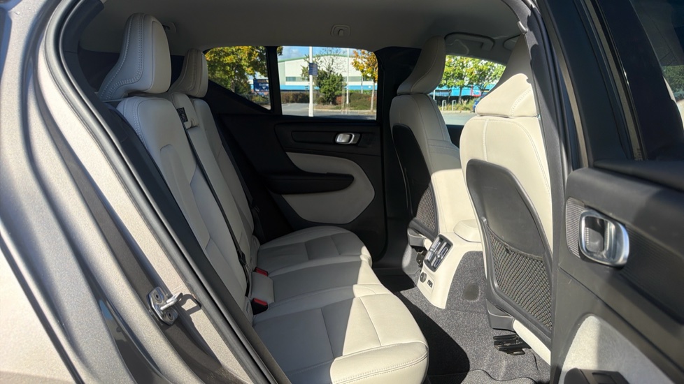Volvo XC40 1.5 T5 Recharge PHEV Inscription 5dr Auto Estate - Image 7