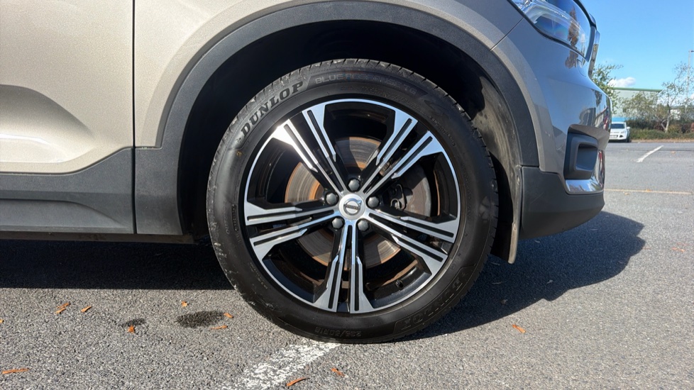 Volvo XC40 1.5 T5 Recharge PHEV Inscription 5dr Auto Estate - Image 10