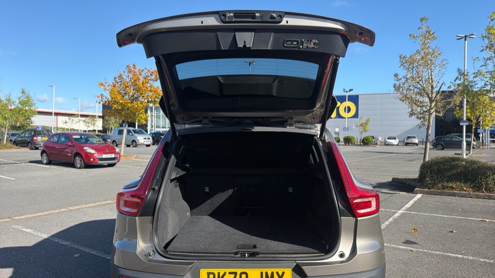 Volvo XC40 1.5 T5 Recharge PHEV Inscription 5dr Auto Estate - Image 14