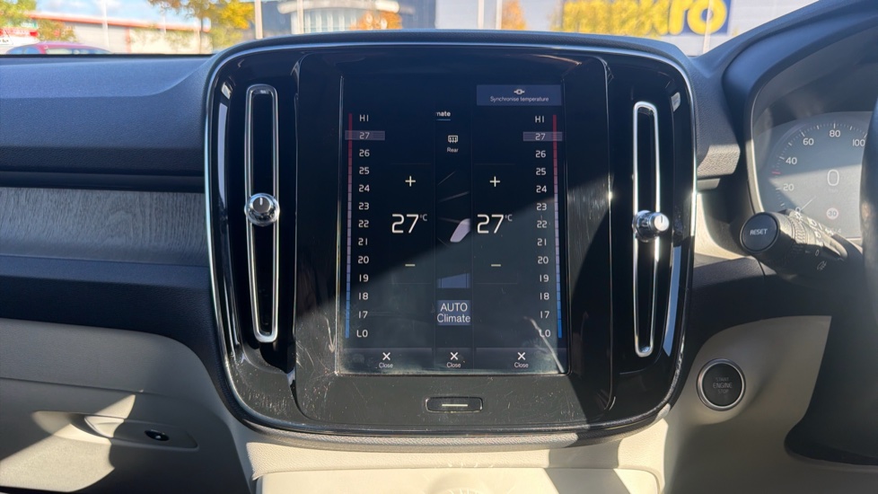 Volvo XC40 1.5 T5 Recharge PHEV Inscription 5dr Auto Estate - Image 19