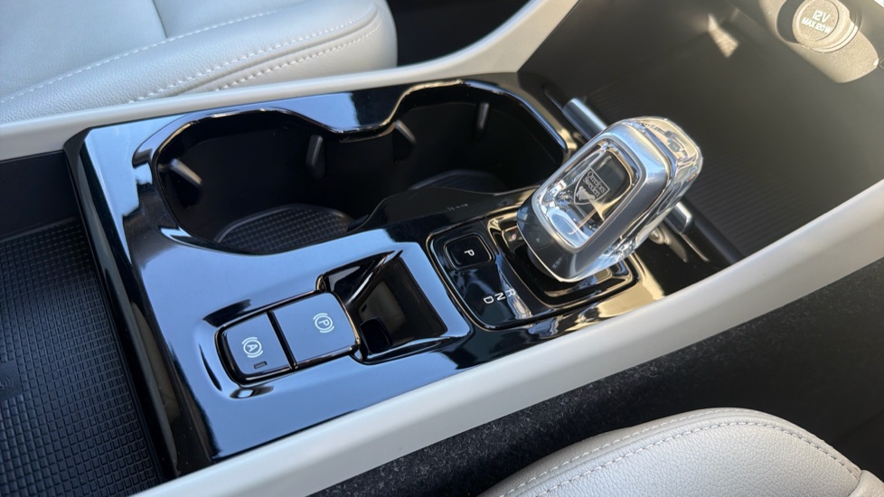 Volvo XC40 1.5 T5 Recharge PHEV Inscription 5dr Auto Estate - Image 26