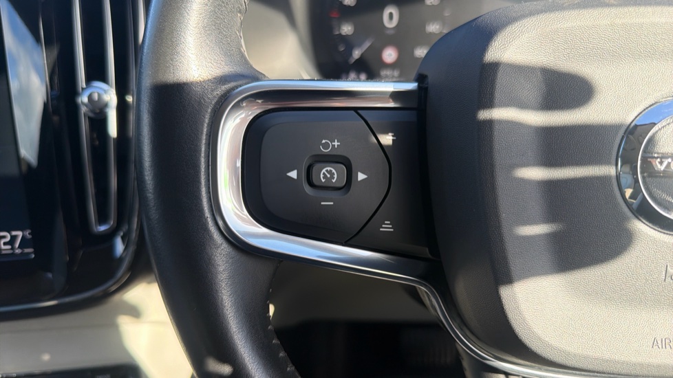 Volvo XC40 1.5 T5 Recharge PHEV Inscription 5dr Auto Estate - Image 27