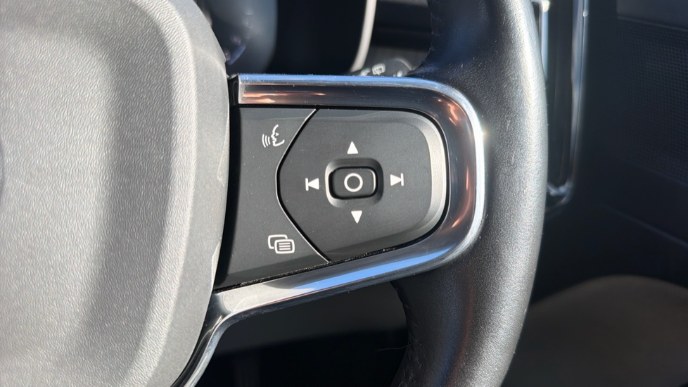 Volvo XC40 1.5 T5 Recharge PHEV Inscription 5dr Auto Estate - Image 28