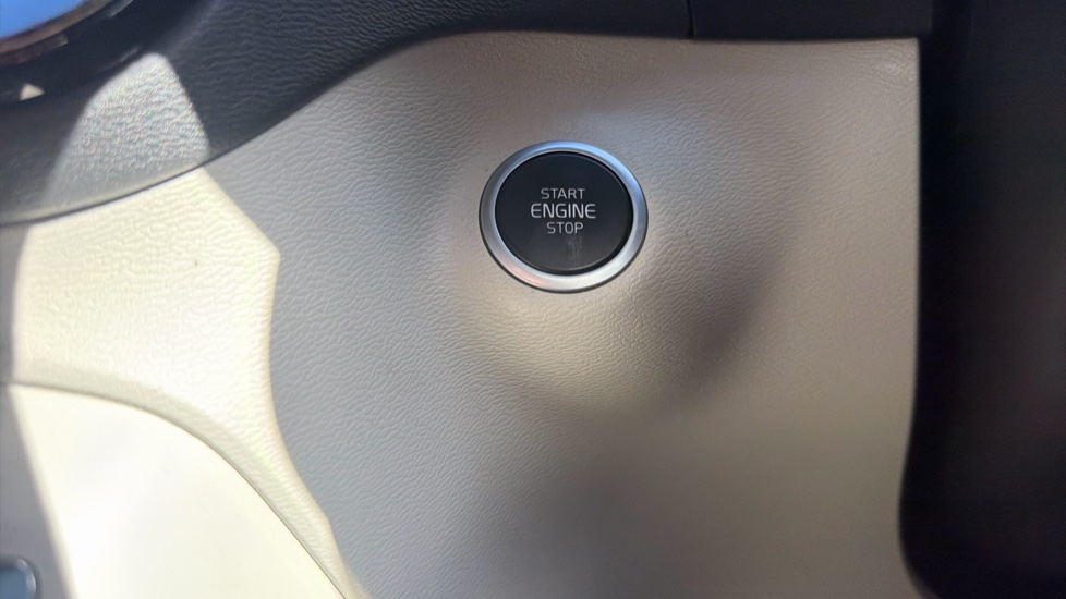 Volvo XC40 1.5 T5 Recharge PHEV Inscription 5dr Auto Estate - Image 33