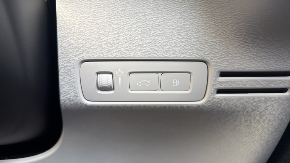 Volvo XC40 1.5 T5 Recharge PHEV Inscription 5dr Auto Estate - Image 36
