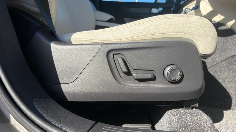 Volvo XC40 1.5 T5 Recharge PHEV Inscription 5dr Auto Estate - Image 37
