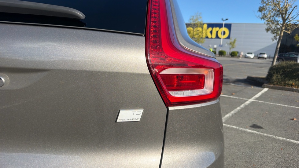 Volvo XC40 1.5 T5 Recharge PHEV Inscription 5dr Auto Estate - Image 43