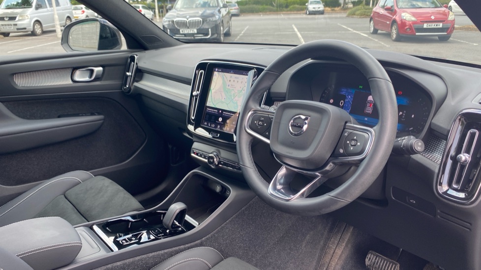 Volvo XC40 2.0 B3P Plus Dark 5dr Auto Petrol Estate - Image 4