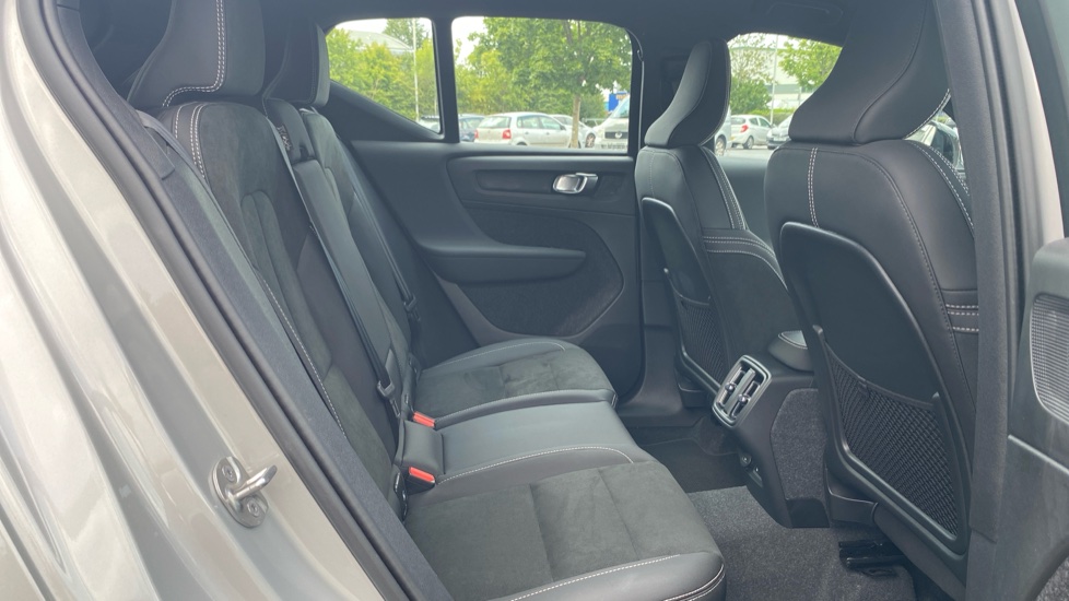 Volvo XC40 2.0 B3P Plus Dark 5dr Auto Petrol Estate - Image 6