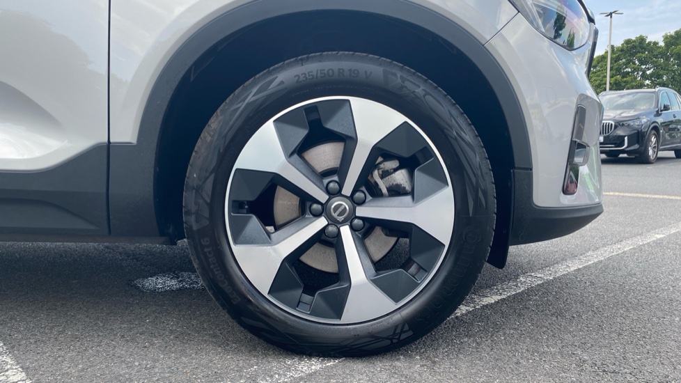 Volvo XC40 2.0 B3P Plus Dark 5dr Auto Petrol Estate - Image 9