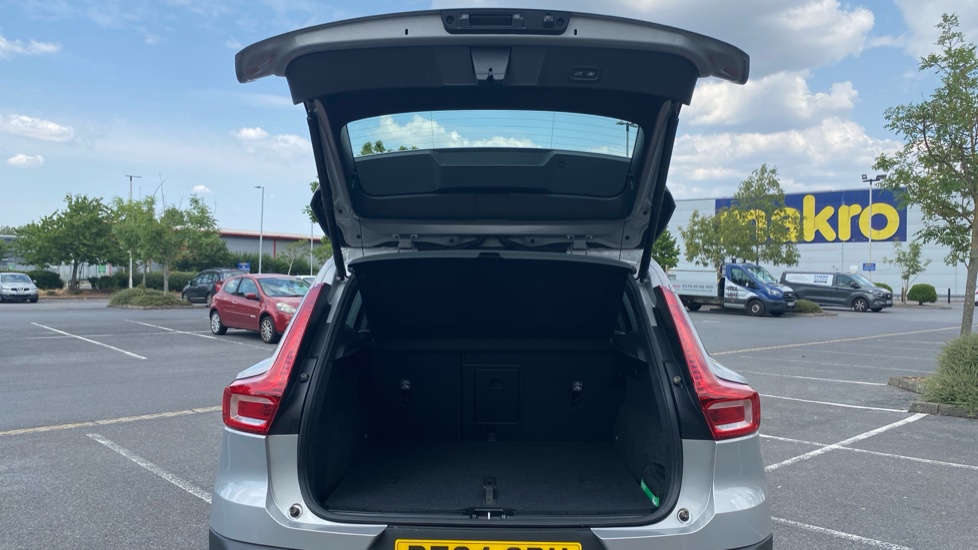 Volvo XC40 2.0 B3P Plus Dark 5dr Auto Petrol Estate - Image 13