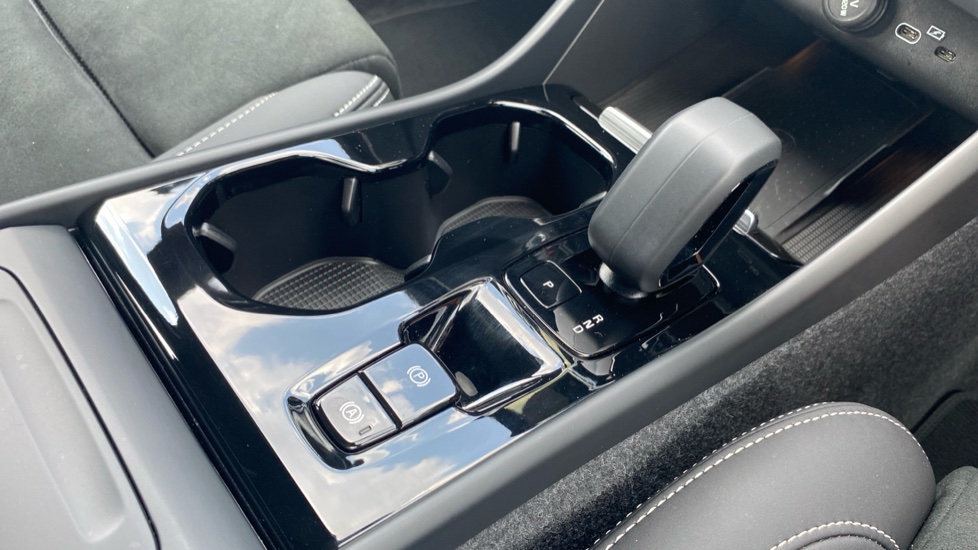 Volvo XC40 2.0 B3P Plus Dark 5dr Auto Petrol Estate - Image 24