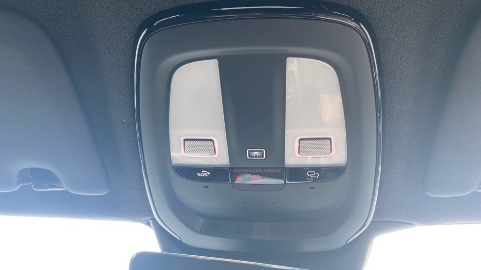 Volvo XC40 2.0 B3P Plus Dark 5dr Auto Petrol Estate - Image 27