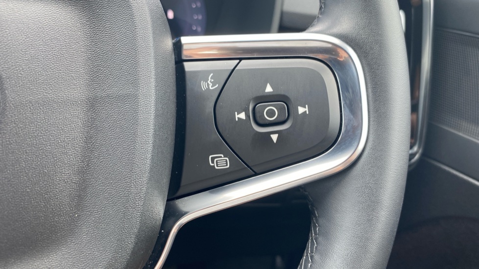 Volvo XC40 2.0 B3P Plus Dark 5dr Auto Petrol Estate - Image 29