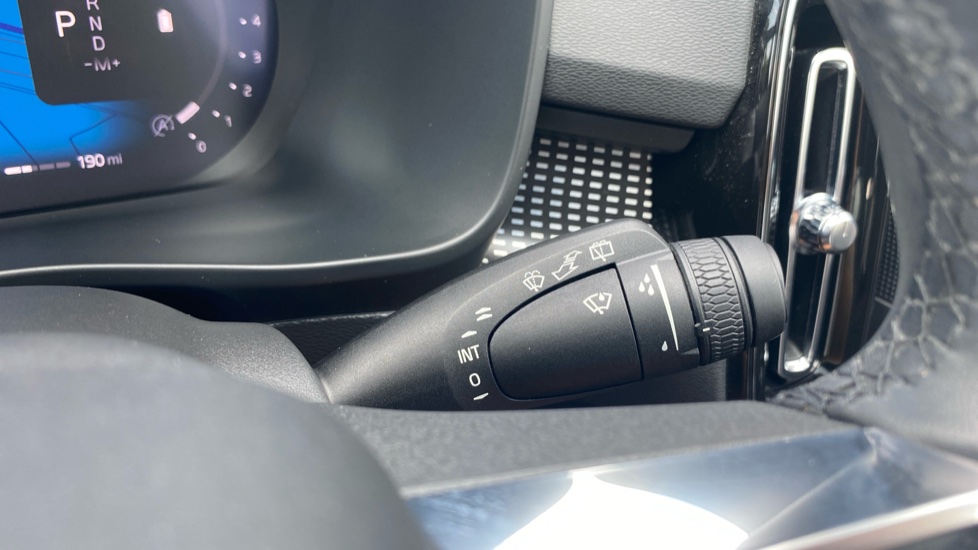 Volvo XC40 2.0 B3P Plus Dark 5dr Auto Petrol Estate - Image 30