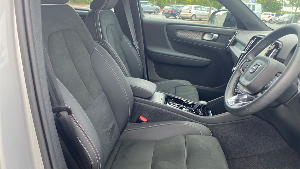Volvo XC40 2.0 B3P Plus Dark 5dr Auto Petrol Estate - Image 36