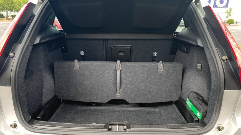 Volvo XC40 2.0 B3P Plus Dark 5dr Auto Petrol Estate - Image 39