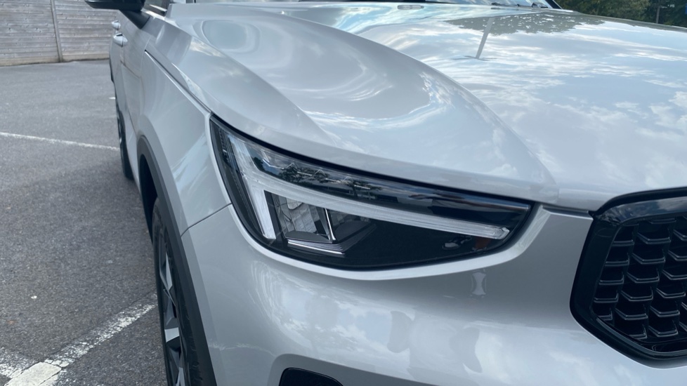 Volvo XC40 2.0 B3P Plus Dark 5dr Auto Petrol Estate - Image 43